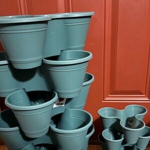 6 stackable Garden planters